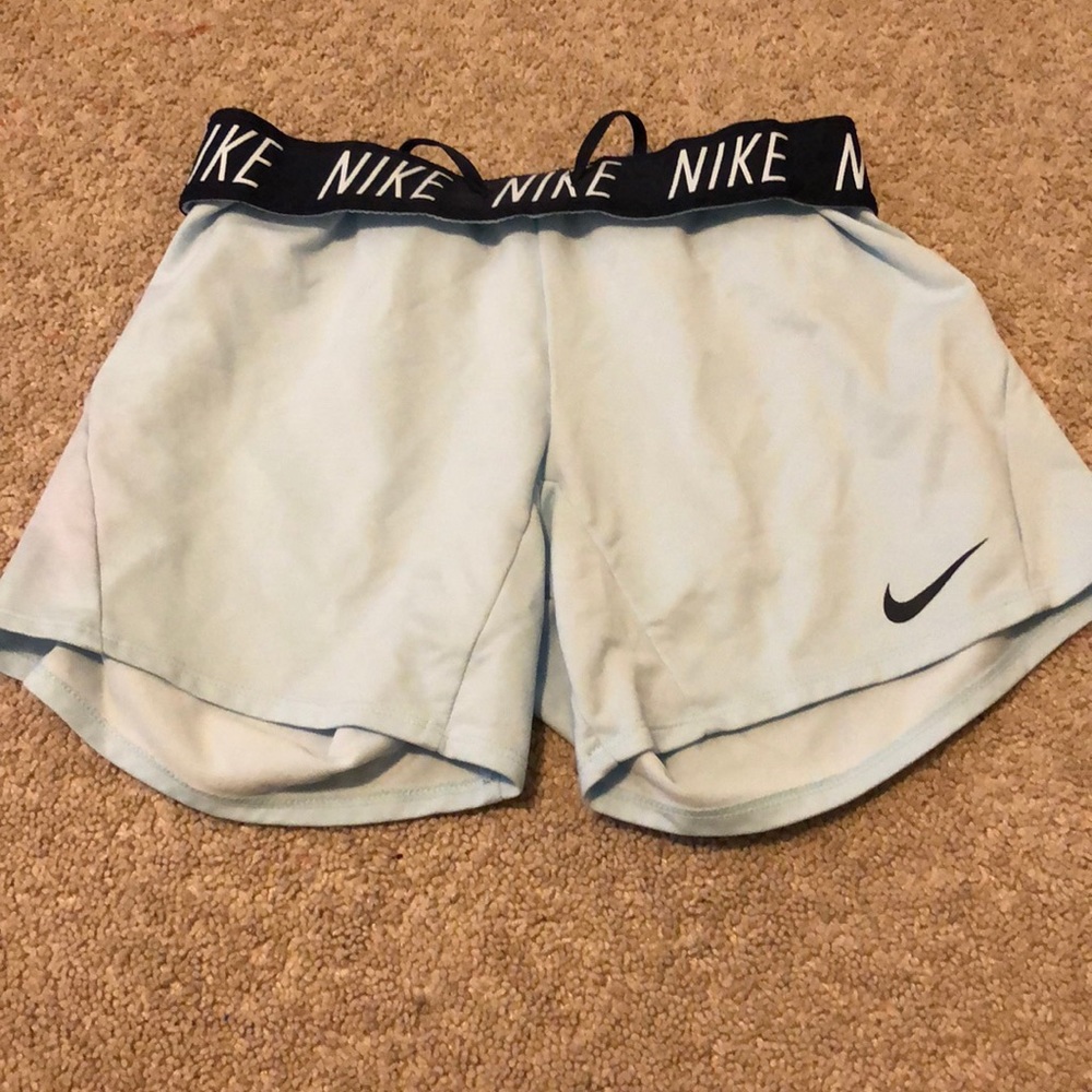 NIKE SHORTS (BABY BLUE)